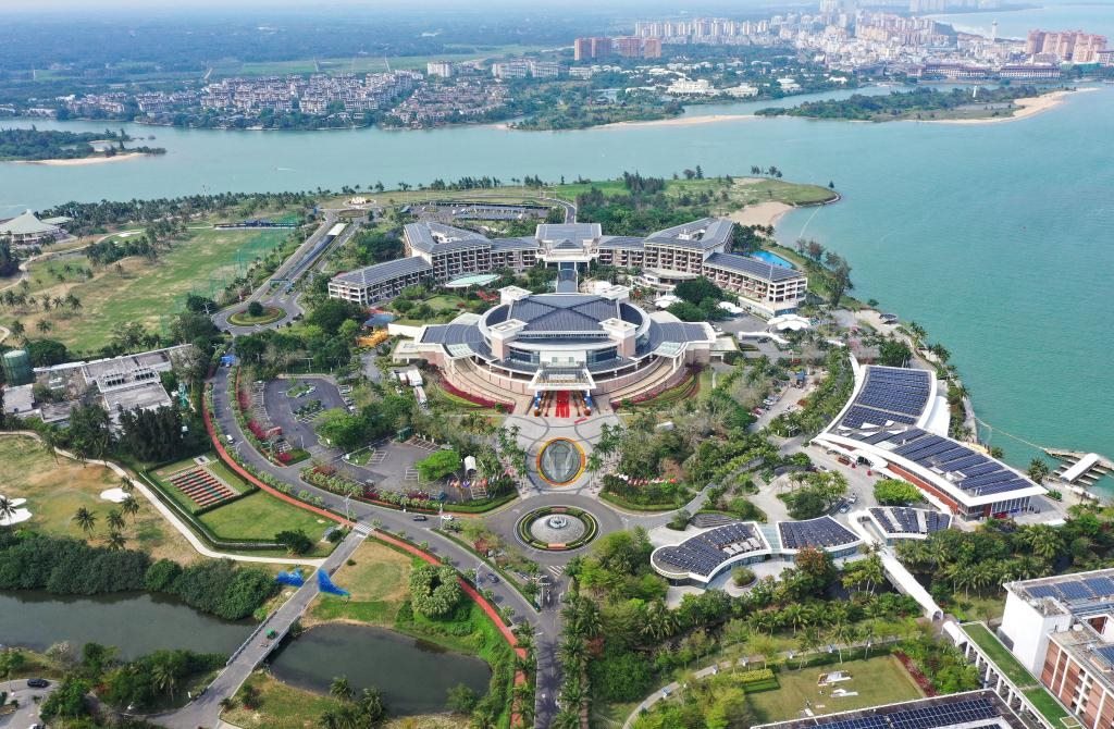 這是3月21日拍攝的博鰲亞洲論壇國(guó)際會(huì)議中心（無人機(jī)照片）。新華社記者 郭程 攝