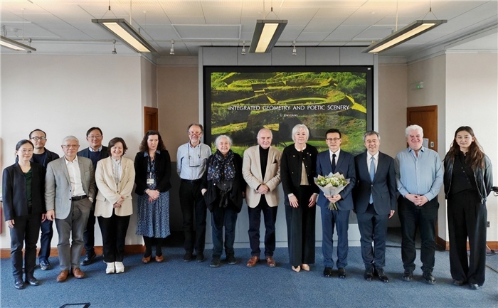 參加開幕式和學術交流活動的嘉賓合影?；顒又鬓k方供圖