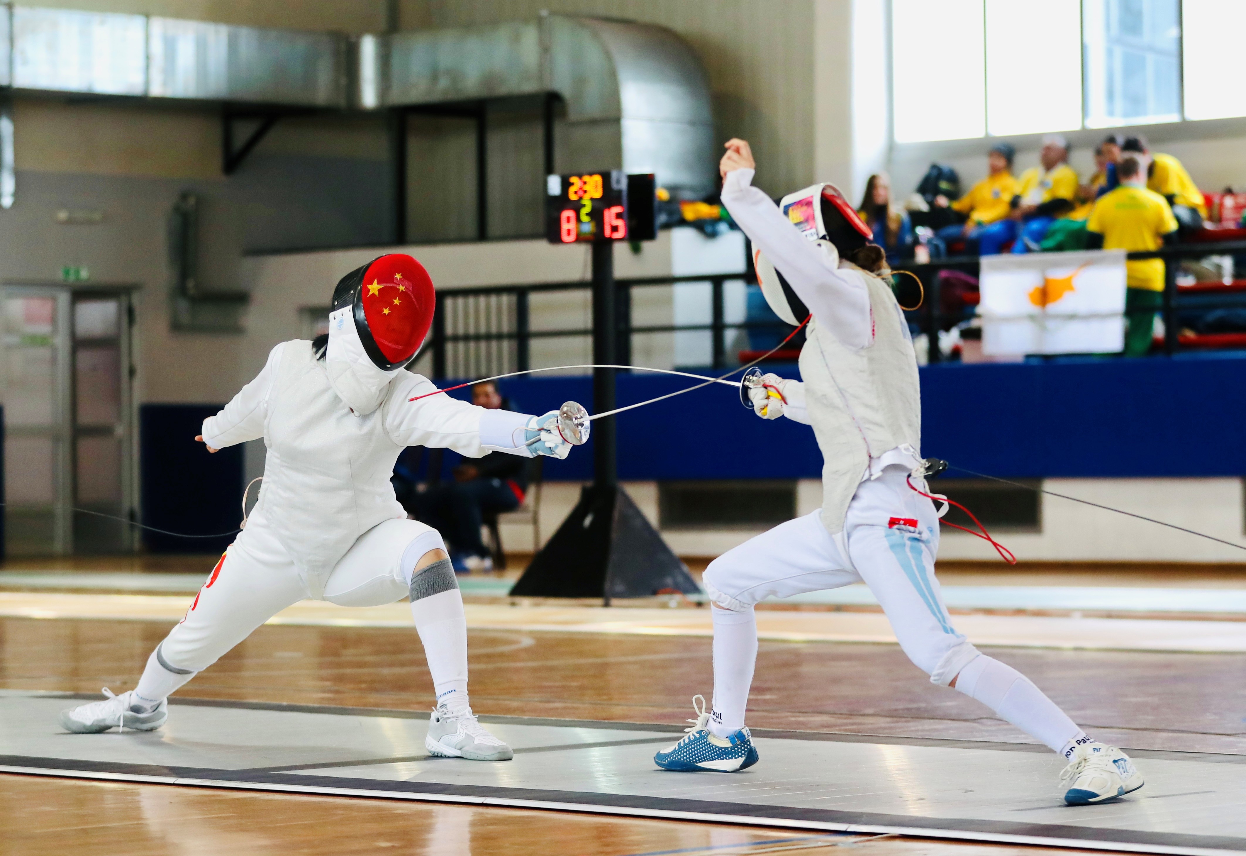 閔文珺（左）在比賽中。圖片來(lái)源：中國(guó)中學(xué)生體育代表團(tuán)