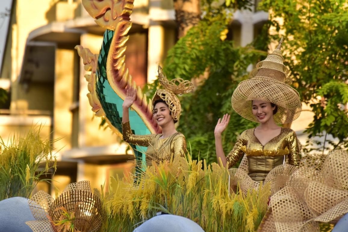 “祝福之河”花車以神龍形象象征水的神圣與豐饒，寓意祈福納祥。泰國國家旅游局供圖