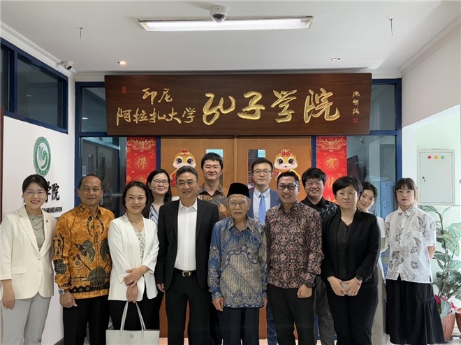 中國—東盟中心代表團(tuán)訪問阿拉扎大學(xué)孔子學(xué)院。活動主辦方供圖
