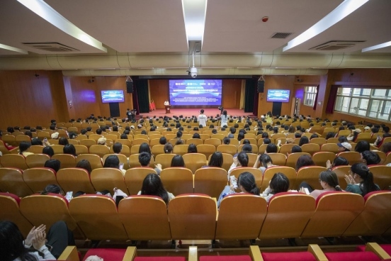 會(huì)議現(xiàn)場(chǎng)。學(xué)校供圖