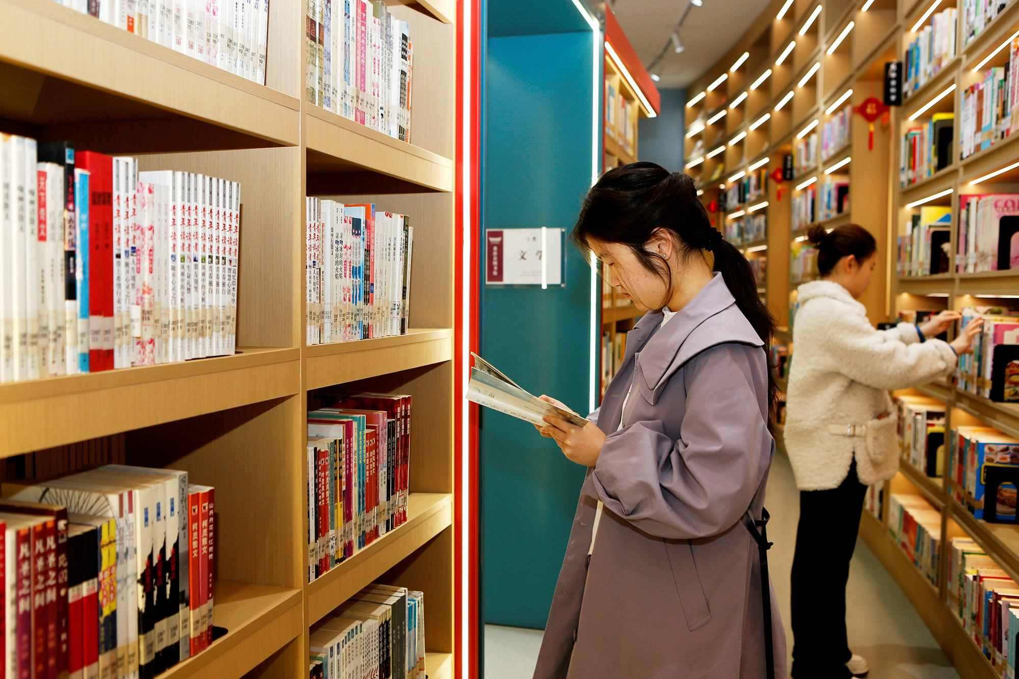 △2025年3月29日，讀者在山西臨汾市襄汾縣圖書館閱讀。