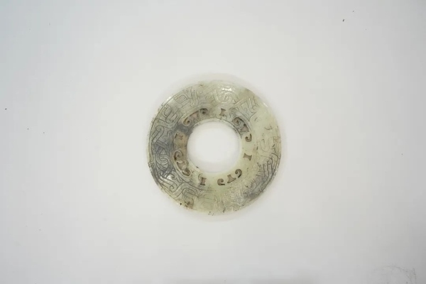 武王墩一號墓出土的鏤孔玉璧。全國十大考古新發(fā)現(xiàn)活動辦公室供圖