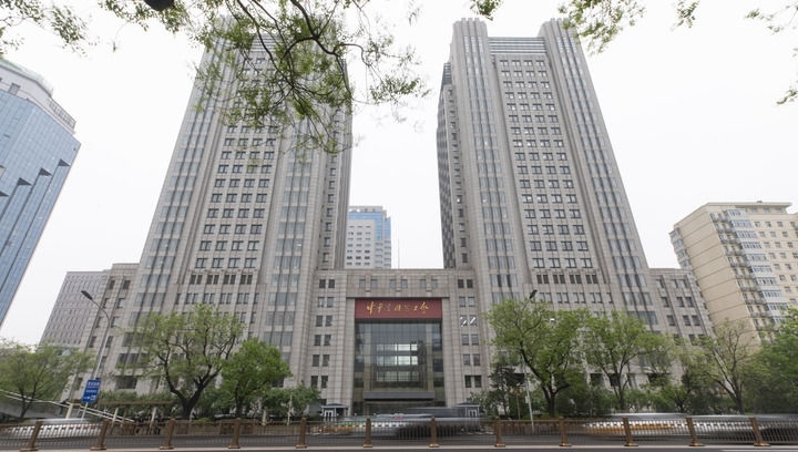 這是2025年4月21日在北京拍攝的中華全國(guó)總工會(huì)外景。新華社發(fā)（王鑫攝）