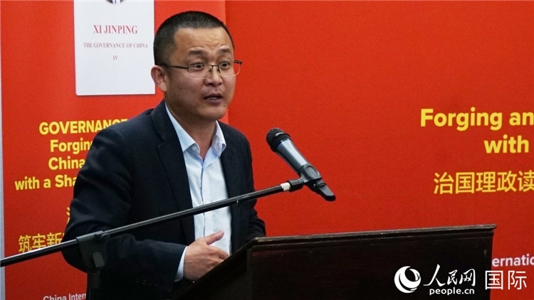 中非青年婦女協(xié)會主席、南非大學(xué)教授秦效順在讀書會上發(fā)言。人民網(wǎng) 劉暢攝