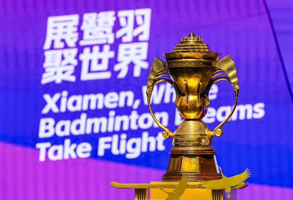 這是5月4日在決賽前拍攝的蘇迪曼獎(jiǎng)杯。新華社記者 孫非 攝