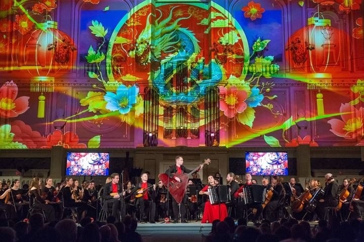 2025年2月6日，俄羅斯音樂家在圣彼得堡舉行的中俄新春音樂會上表演。新華社發(fā)（莫京娜 攝）