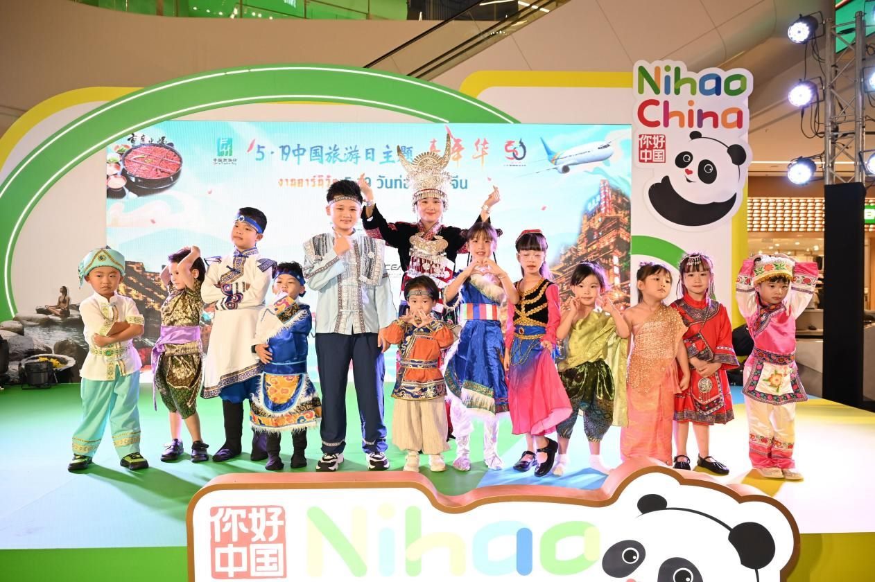 開(kāi)幕式上，中泰小朋友服飾秀表演。主辦方供圖