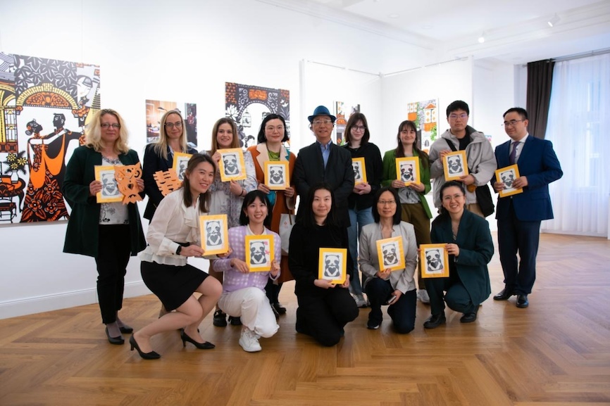 嘉賓合影。圖片由布達(dá)佩斯中國文化中心供圖