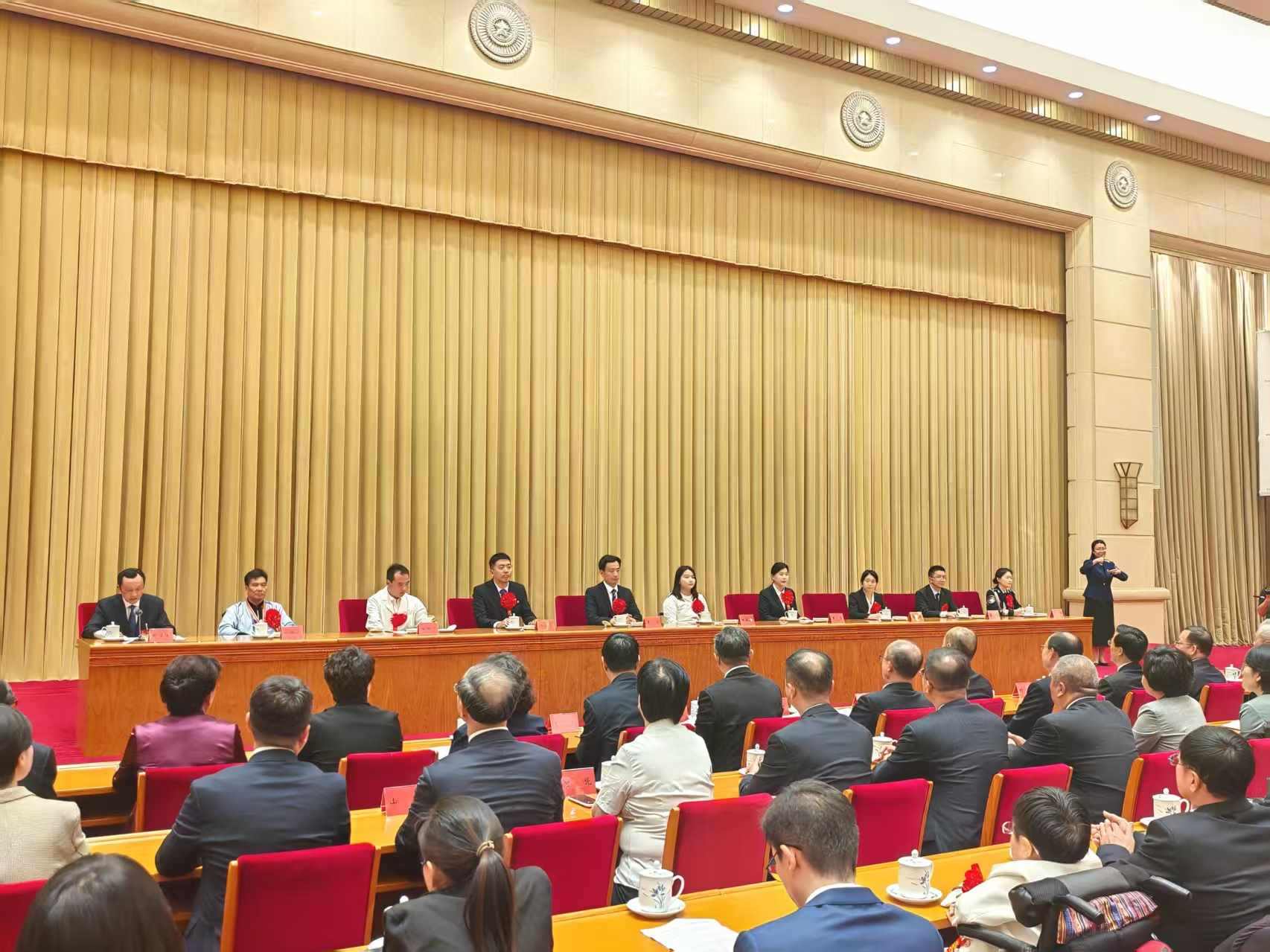 第七次全國(guó)自強(qiáng)模范暨助殘先進(jìn)事跡首場(chǎng)報(bào)告會(huì)現(xiàn)場(chǎng)。 人民網(wǎng)記者 王子鋒攝