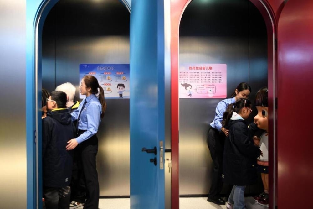 2025年4月2日，殘障兒童在無(wú)障礙青少年法治教育基地體驗(yàn)。