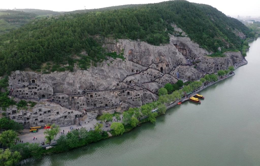 這是近日拍攝的洛陽龍門石窟（無人機(jī)照片）。新華社記者 李嘉南 攝