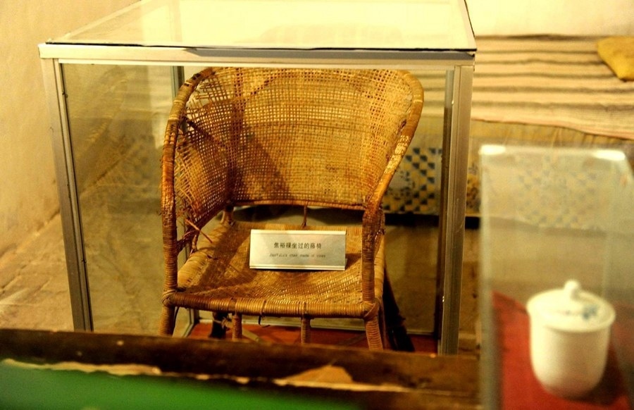 這是在河南省蘭考縣焦裕祿同志紀(jì)念館內(nèi)拍攝的焦裕祿曾用過的藤椅（2014年5月5日攝）。新華社記者 朱祥 攝