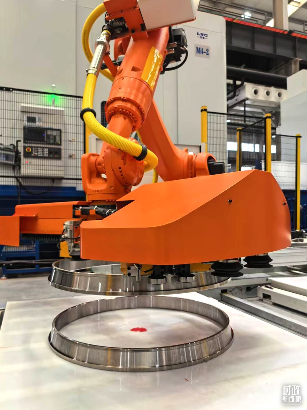 △洛軸產(chǎn)品。（總臺(tái)央視記者黎兵拍攝）