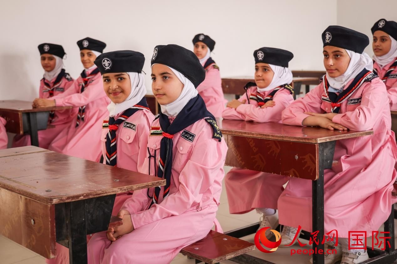 阿爾穆塔?阿里卡特國際學(xué)校的學(xué)生在教室內(nèi)上課。人民網(wǎng)記者 薛丹攝