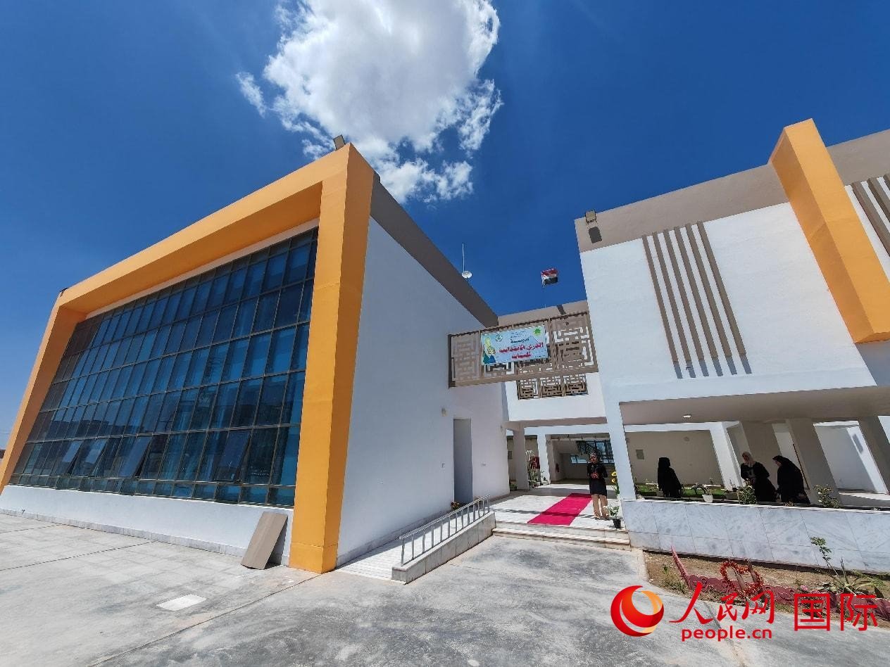 圖為阿爾·圖拉女子學(xué)校校園一景。人民網(wǎng)記者 管克江攝