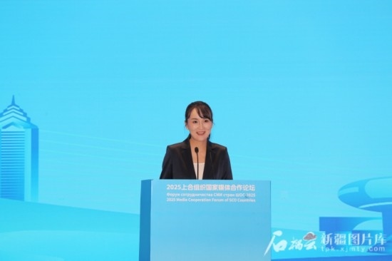 5月23日，在2025上合組織國家媒體合作論壇青年文化交流營活動中，人民日報社記者阿爾達克·塔巴拉克發(fā)言。石榴云/新疆日報記者 李雄心攝