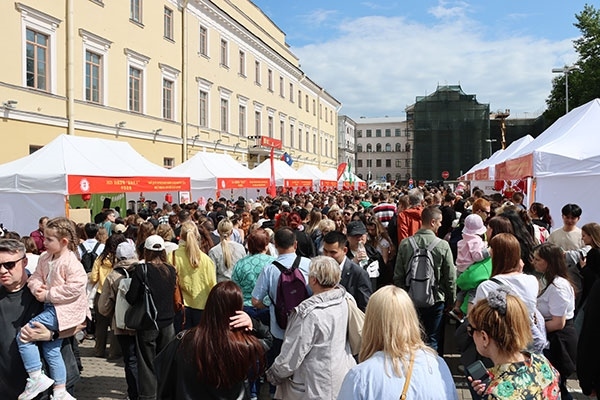 “茶和天下”·雅集活動現(xiàn)場。中國駐白俄羅斯大使館供圖