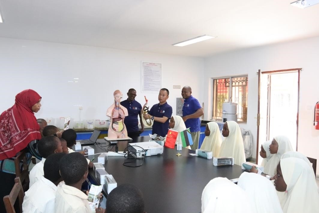 血吸蟲病健康教育講座。施亮攝