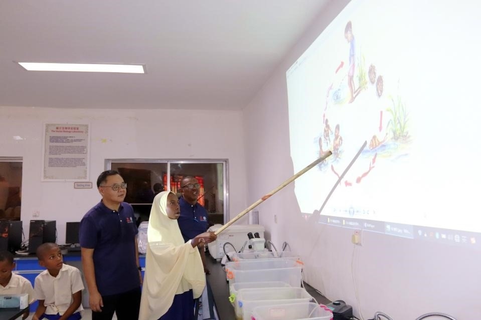 血吸蟲病健康教育講座。施亮攝