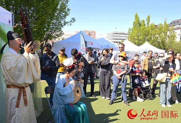 明月民樂工坊展示。人民網(wǎng)記者 殷淼攝