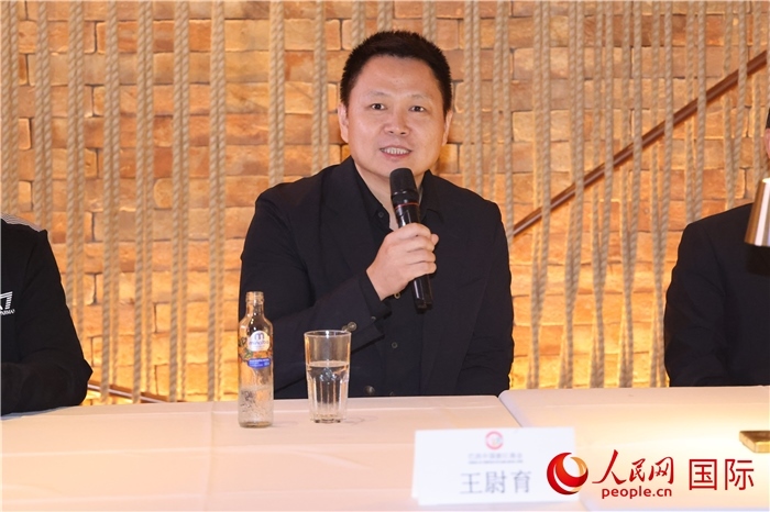 中國駐里約熱內(nèi)盧總領(lǐng)館副總領(lǐng)事王尉育在座談會(huì)上致辭。 人民網(wǎng)記者 時(shí)元皓攝