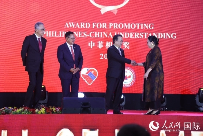 菲律賓前參議員許爾琦榮獲“終身成就獎(jiǎng)”。人民網(wǎng)記者樊帆 攝