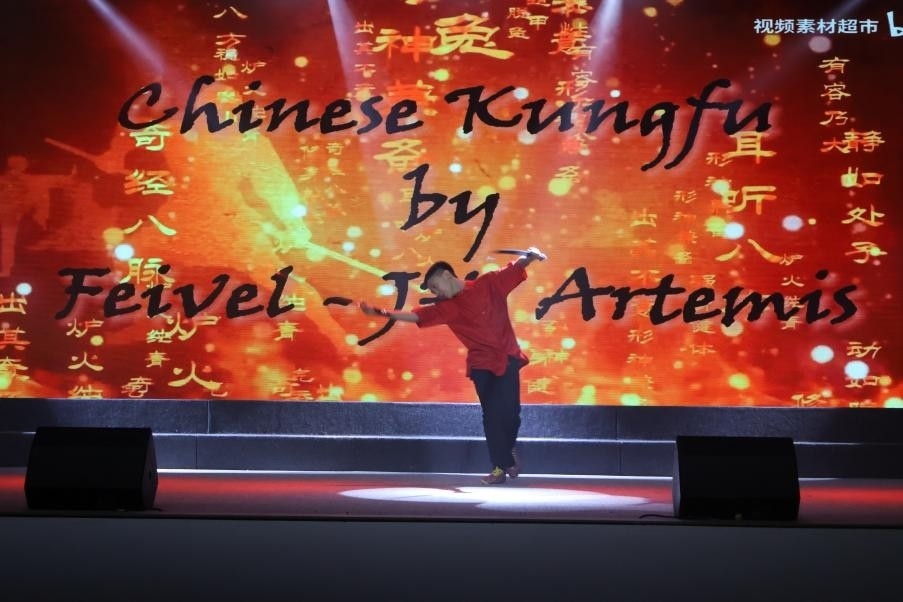 恩星學校中學部學生表演武術。哈山努丁大學孔子學院供圖