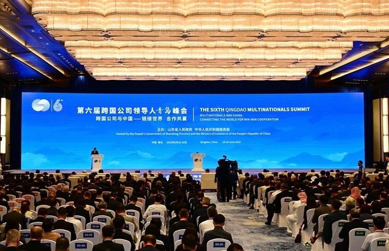 新華全媒+丨第六屆跨國公司領(lǐng)導(dǎo)人青島峰會開幕(2)XxjpsgC007518_20250619_PEPFN0A001.jpg