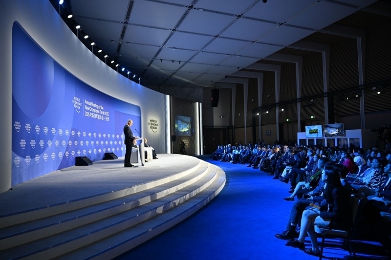 夏季達沃斯論壇丨第十六屆夏季達沃斯論壇在天津閉幕(1)XxjpsgC007382_20250626_PEPFN0A001.jpg