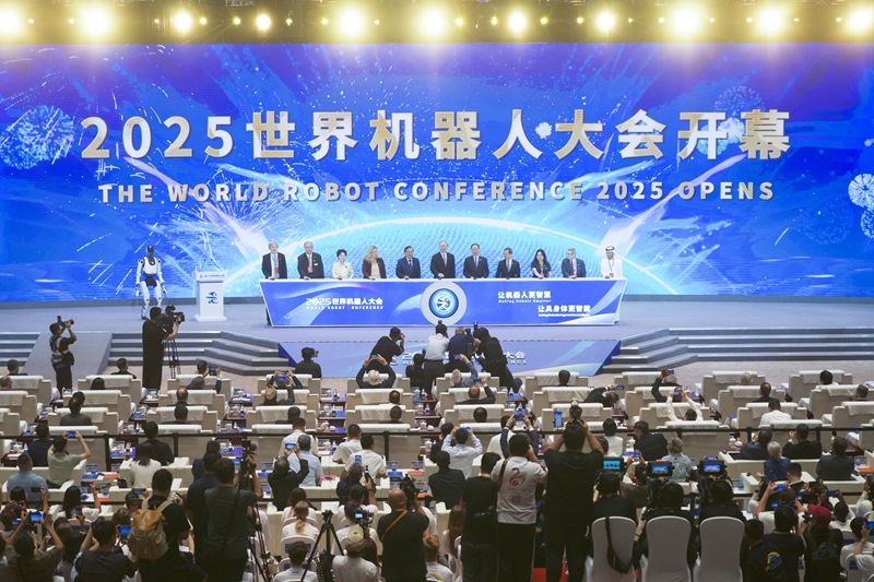 新華全媒+|2025世界機(jī)器人大會在北京開幕(1)XxjpsgC007111_20250808_PEPFN0A001.jpg